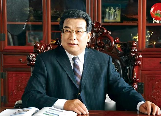 拥身价4770亿一位外地老板闯进前三麻将胡了山东2025年十大富豪揭晓坐(图1)